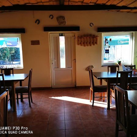 Restaurace A Penzion U Jessyho بيرناي المظهر الخارجي الصورة