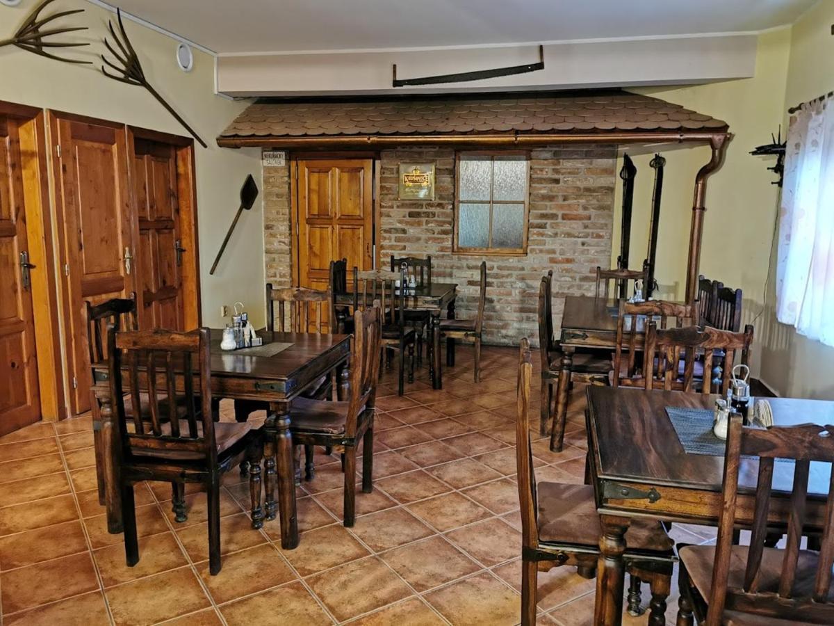 Restaurace A Penzion U Jessyho بيرناي المظهر الخارجي الصورة