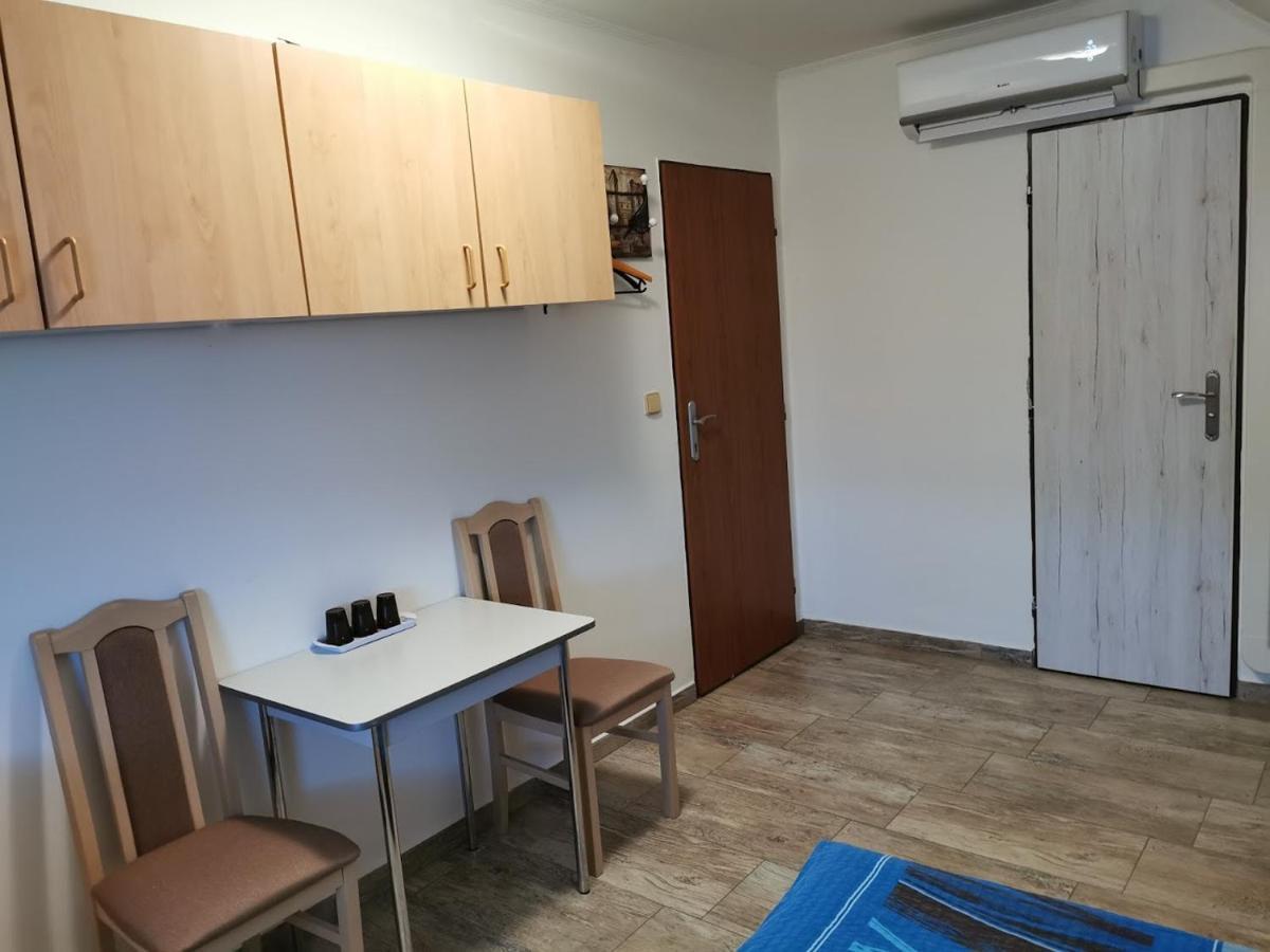 Restaurace A Penzion U Jessyho بيرناي المظهر الخارجي الصورة